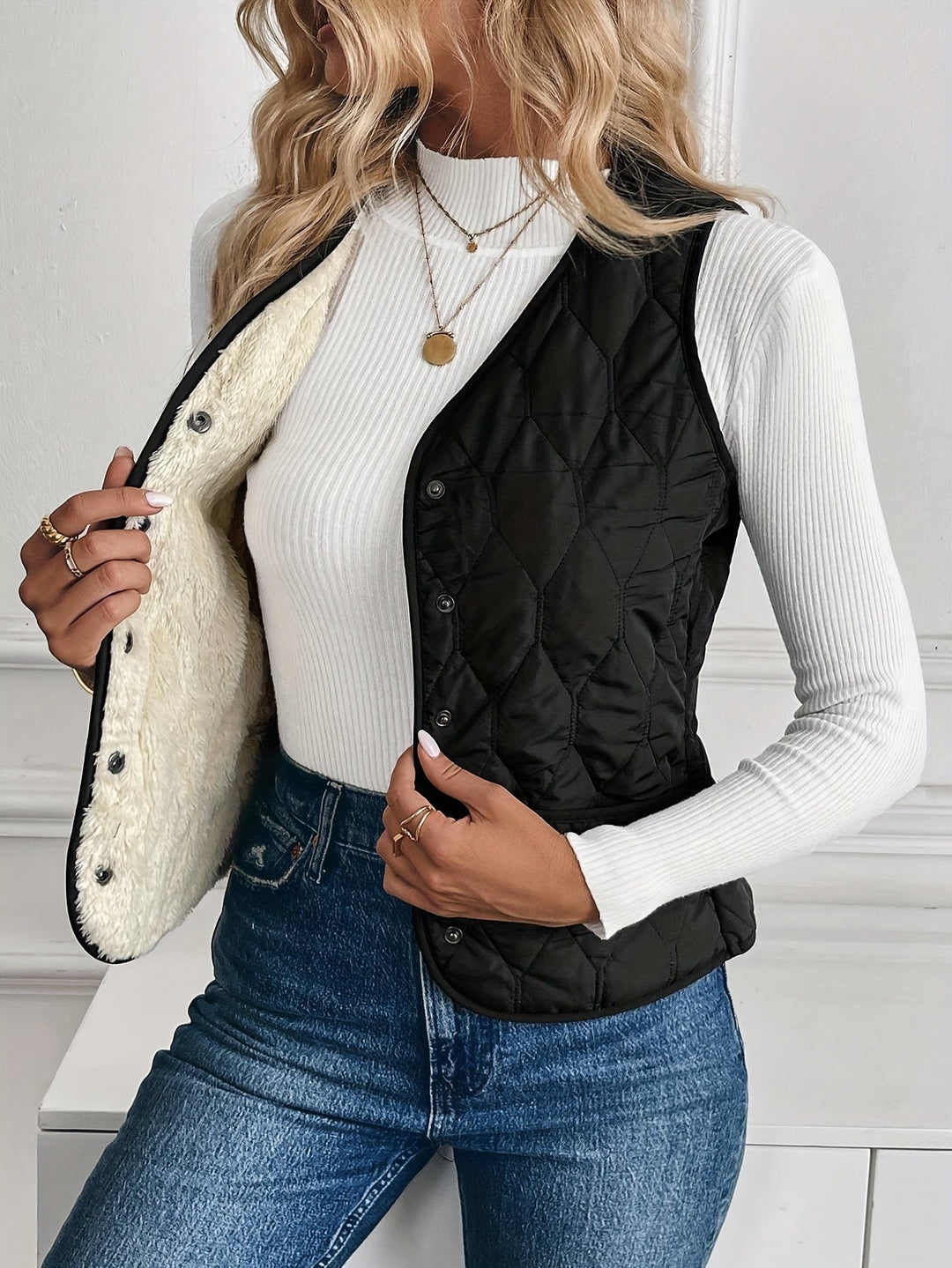 Women's Diamond Quilted Gilet – Sherpa-Lined Layering Vest – view 5