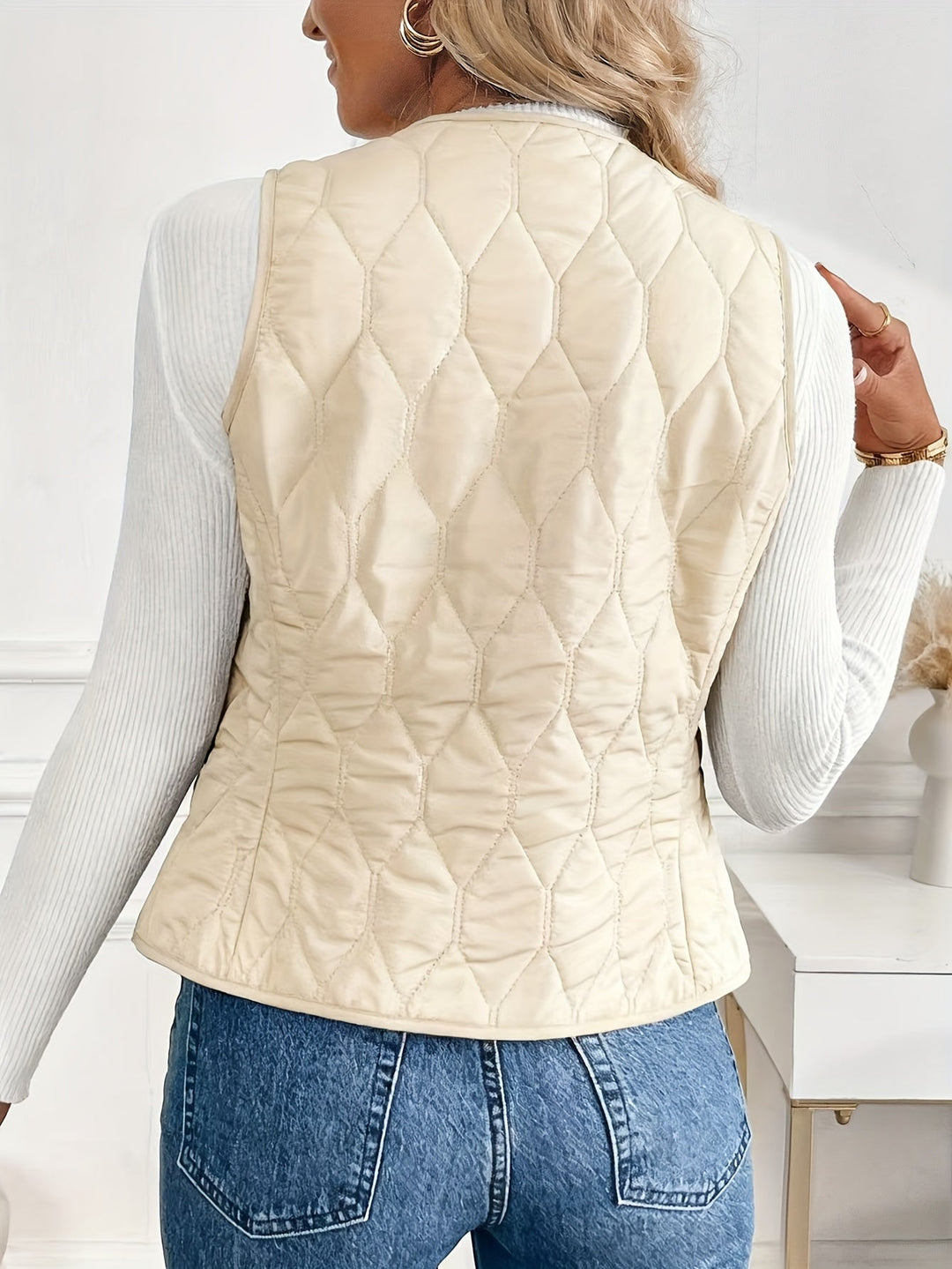 Women's Diamond Quilted Gilet – Sherpa-Lined Layering Vest – view 3